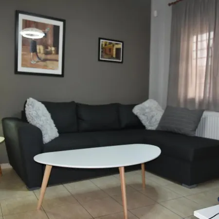 2doors & Free Parking Lárisza