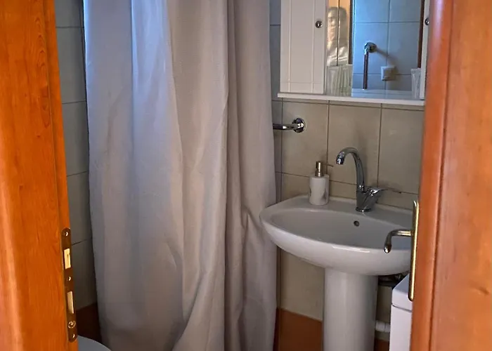 2doors & Free Parking