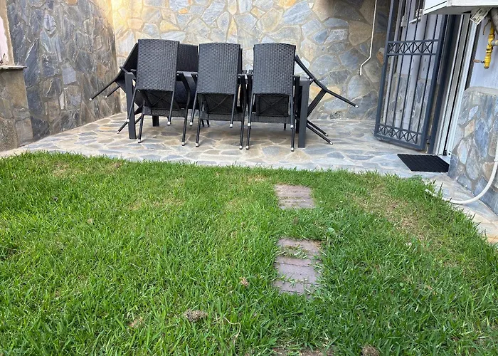 2doors & Free Parking Lárisza